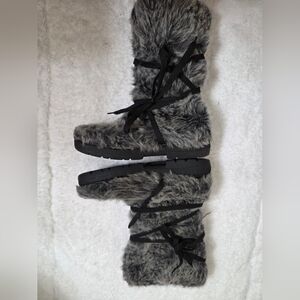 Women's Faux Fur Boots in Gray